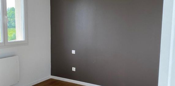Location Appartement 2 pièces 35m² CAGNAC LES MINES 81130 - Photo 2