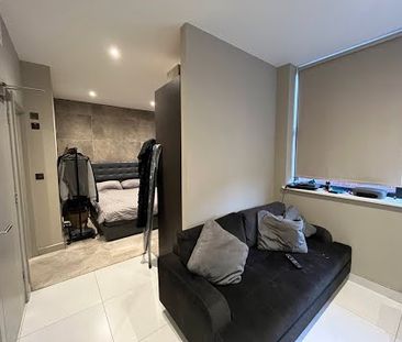 Studio Flat, Trafalgar House, LS1 - Photo 3