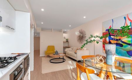 Prime Location, Modern Comfort - Photo 2