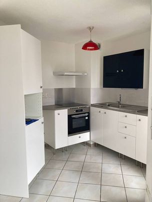 Location appartement Rives 38140 45.84 m² - Photo 1