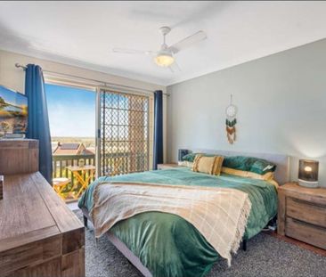 Helensvale - Photo 3