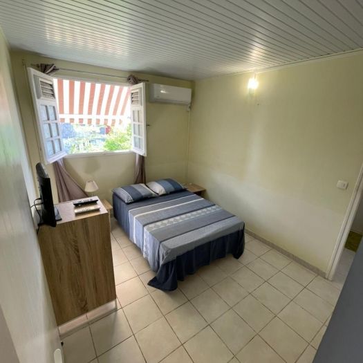 F2 meublé avec terrasse à Schoelcher - Photo 1