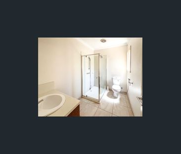 Perfectly Positioned Family Home - Photo 4