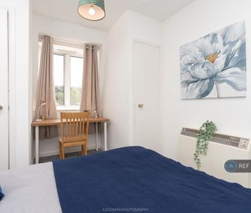 4 bedroom flat to rent - Photo 6