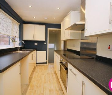 3 bedroom flat to rent - Photo 5