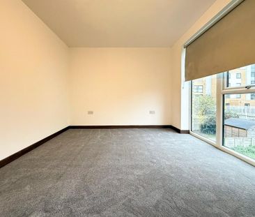 4 bedroom end of terrace house to rent - Photo 3