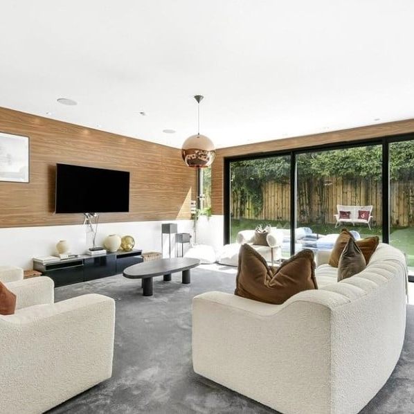 6 bedroom detached house to rent - Photo 1