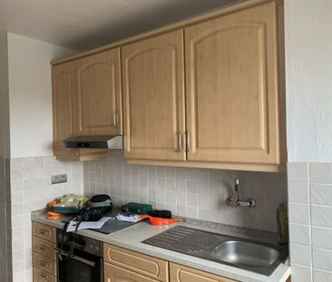 AN SELBSTRENOVIERER! Ostpreußenring, helle 3 Zi.-Whg. ca. 73qm im 3... - Photo 2