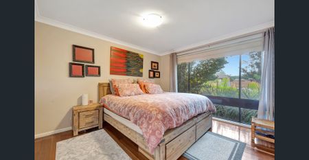 Elegant family living in a peaceful cul-de-sac - Photo 2