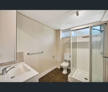 14/1 Burke Street, North Ward, Qld 4810 - Photo 3