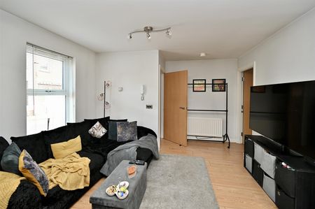 Apt 2, 61 Central Avenue, Bangor, BT20 3AU - Photo 2