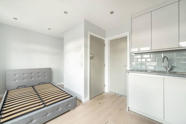 Studio to rent - Photo 1