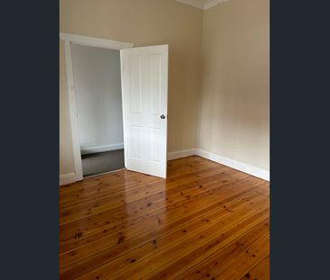 Spacious Villa for rent ideal for family, students, or office use, ... - Photo 2