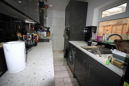 3 bedroom terraced house to rent - Photo 4