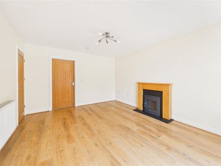 3 bedroom end of terrace house to rent - Photo 2