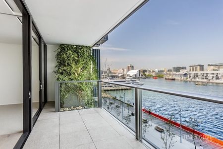 WORLD CLASS WATERFRONT APARTMENT | Unfurnished - Photo 5