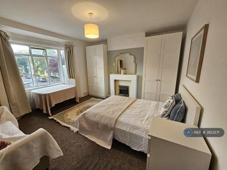 5 bedroom flat to rent - Photo 2