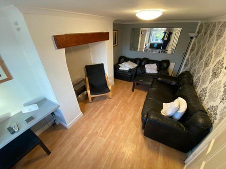 3 bedroom semi-detached house to rent - Photo 2