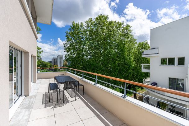 Superbe appartement meublé en duplex avec vue sur Loire - Photo 1