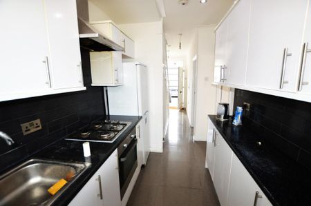 3 bedroom terraced house to rent - Photo 5