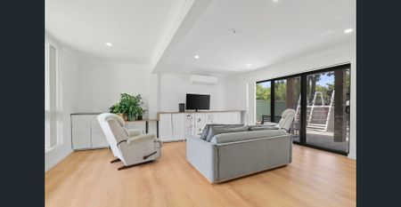 Modern Dual-Level Home with Generous Yard and Multiple Living Areas - Photo 5