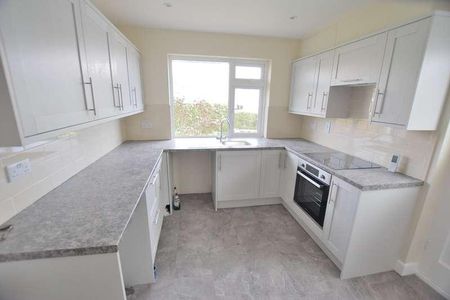 Hengistbury Road, Barton On Sea, Hampshire, BH25 - Photo 5