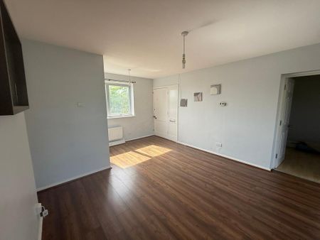 3 bedroom flat to rent - Photo 3