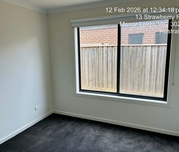 Flexible Family Living in a Prime Location! - Photo 2