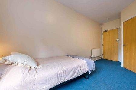 Single Ensuite Room - Photo 3