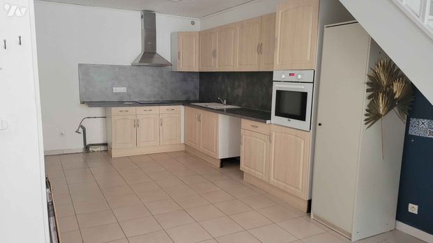 Un appartement à louer dans le centre-ville de MARINES, proches de toutes les commodités. - Photo 1