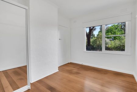 Comfortable Family Home in a Well-Connected Heidelberg West Location - Photo 3