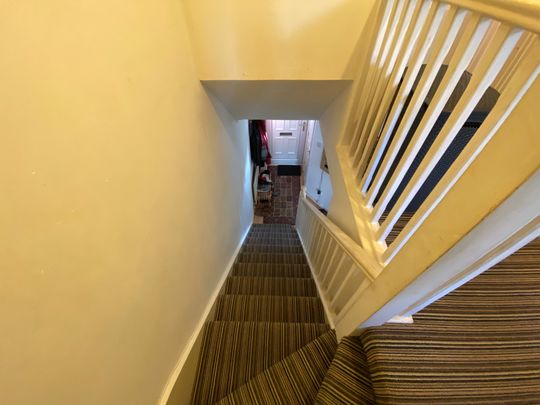 £1,275 PCM, Two Bedroom House with Off-Road Parking and Enclosed Garden in Waterhouse Drive, Grangetown, Cardiff, CF11 8AY - Photo 1