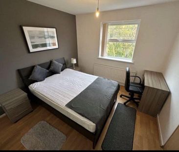 1 bedroom in a house share to rent - Photo 2