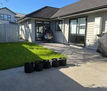 Charming 4BR house in Karaka Lakes - Photo 3