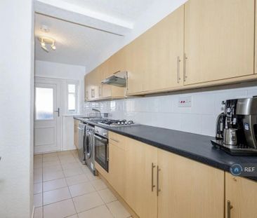 4 bedroom terraced house to rent - Photo 5