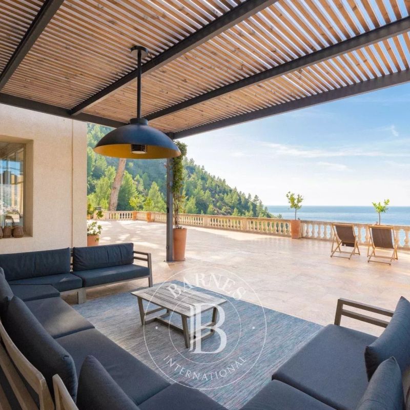 Location saisonnière - Domaine avec vue Cap Canaille et mer - Photo 1