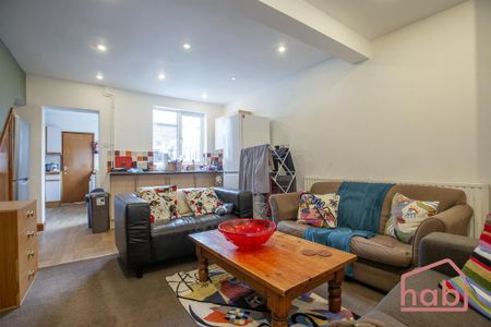 1 bedroom in a house share to rent - Photo 4