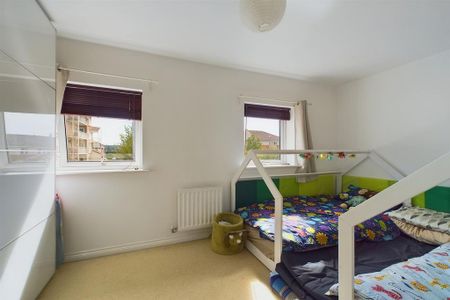 3 bedroom end of terrace house to rent - Photo 3