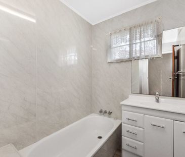 Beauty on Barellan Street! - Photo 5