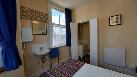 House share to rent - Photo 2