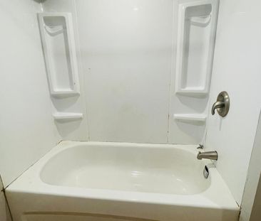 For Lease - 15 Silverdale Drive, St. Catharines, Ontario - Photo 3