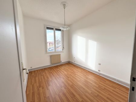 LOCATION - APPARTEMENT T4 74M² - PARKING + JARDIN - OULLINS Oullins-Pierre-Bénite (69600) Le bien en vidéo - Photo 3