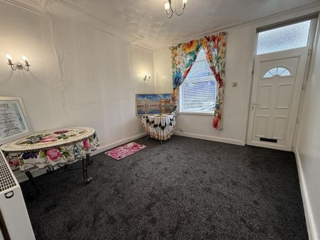 2 bedroom end of terrace house to rent - Photo 5