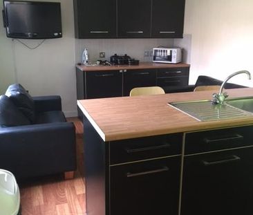 1 bedroom in a house share to rent - Photo 2