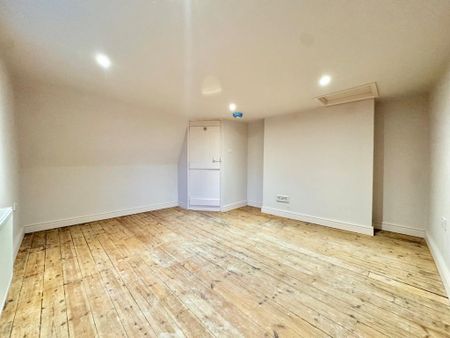 2 bedroom end of terrace house to rent - Photo 3