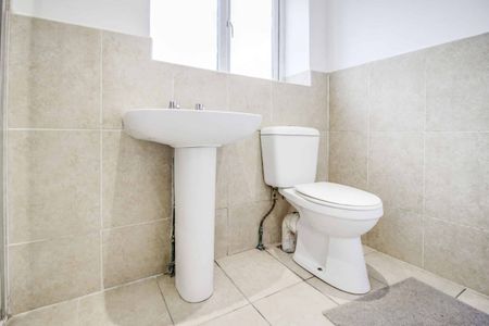 Basement Flat, 7 York Road, Swindon, Swindon, SN1 - Photo 5