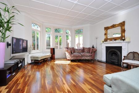 Greencroft Gardens, South Hampstead, London NW6 - Photo 2