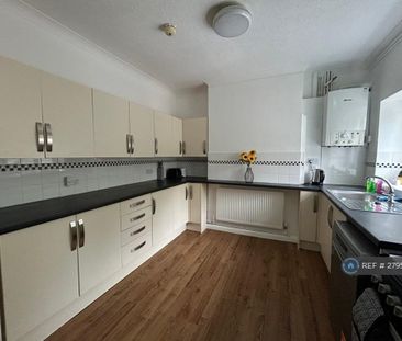 1 bedroom in a house share to rent - Photo 4