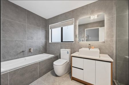 Pakuranga, House and Self-contained flat - Photo 3