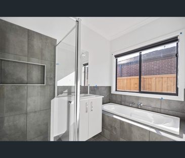 Modern 4-Bedroom Family Home in Tarneit - Photo 2